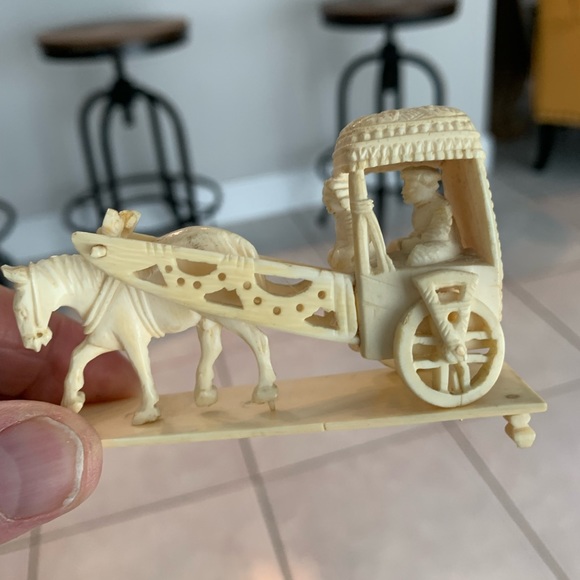 Vintage bone or Ivory carving - Picture 10 of 11